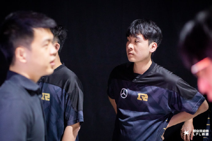 赛地聚焦——足总杯集结日热度飙升，尤文图斯止住颓势，震撼外界，纪律约束更严格的简单介绍